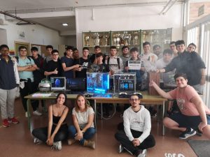 Los equipos de Informática del IES Los Albares obtienen cuatro de cinco primeros premios en el ‘XVIII Concurso Regional de Modding’