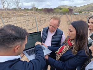 El Gobierno regional apuesta por la digitalización agrícola con la instalación de sensores y redes de monitorización de plagas